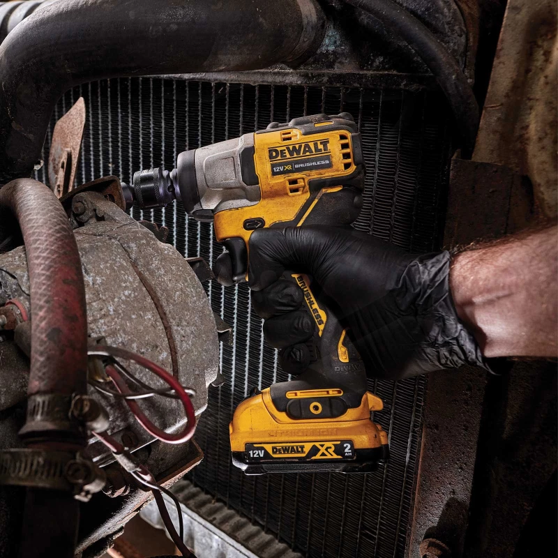 Ütvecsavarozó, akkus 12V  168 Nm 3/8" gyűrűs 2db 2Ah Li-ion - DeWalt2