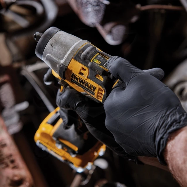 Ütvecsavarozó, akkus 12V  168 Nm 3/8" gyűrűs 2db 2Ah Li-ion - DeWalt2