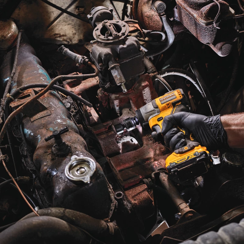 Ütvecsavarozó, akkus 12V  168 Nm 3/8" gyűrűs 2db 2Ah Li-ion - DeWalt2