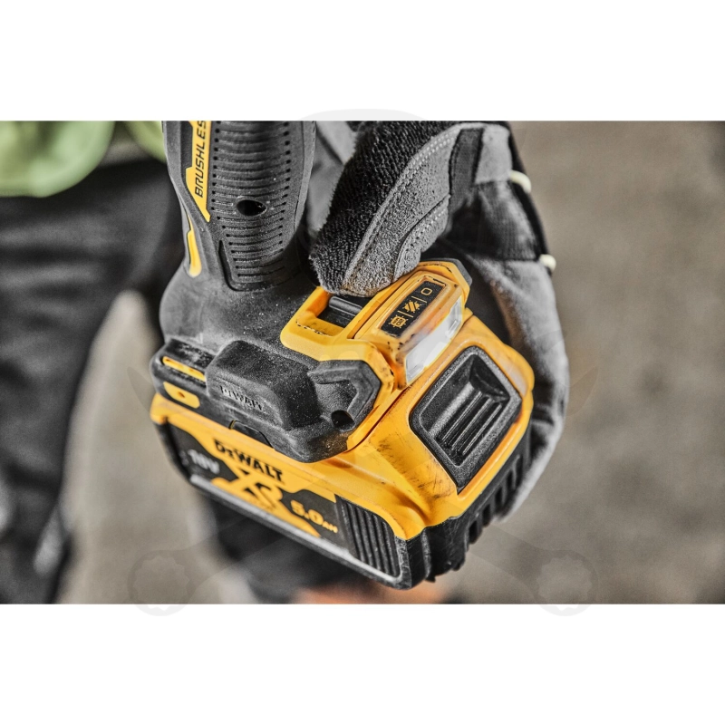 Fúró-csavarozó, akkus 18V 2db 5.0Ah Li-ion - kefementes -  DeWalt