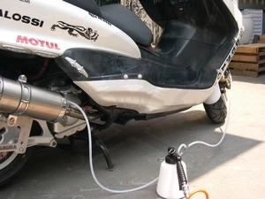 Féklégtelenítő kanna vákuumos-kétkörös kivitel motorkerékpárokhoz