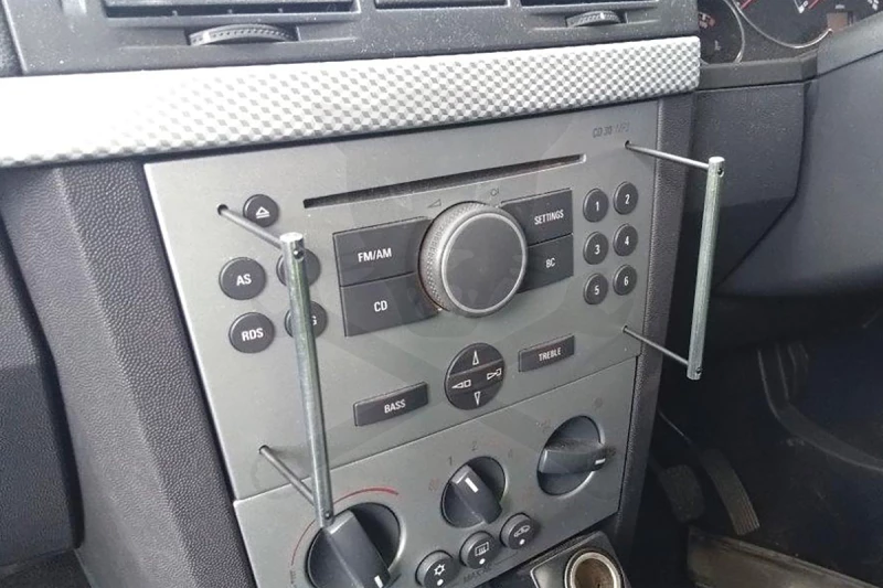 Rádiókiszerelő készlet Opel/Vauxhall 2 Din-es rádiókhoz 2 részes