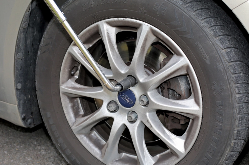 Kerékanyakulcs kétfejű 1/2" 18,5-19,5 mm -Ford króm kupakokhoz- Laser