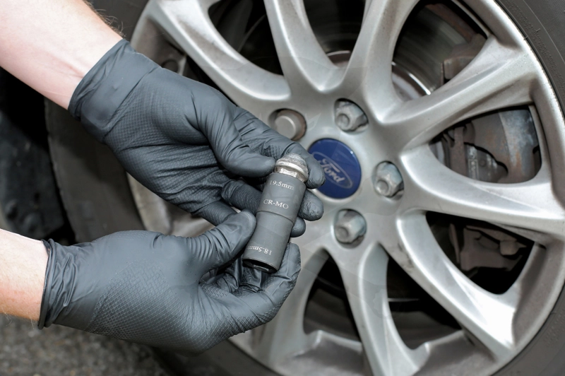 Kerékanyakulcs kétfejű 1/2" 18,5-19,5 mm -Ford króm kupakokhoz- Laser