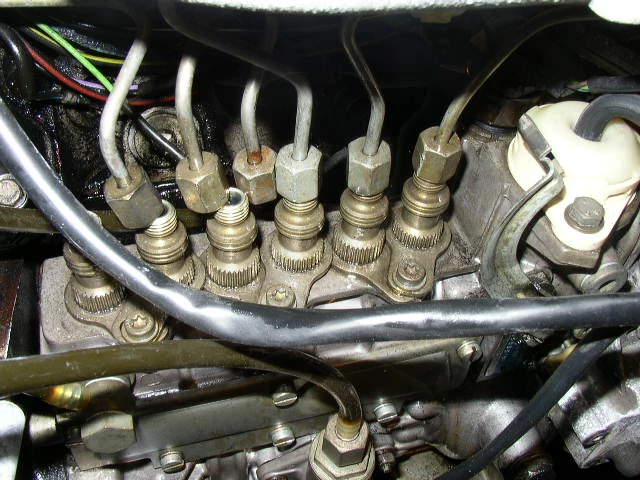 Adagoló fejszelepkulcs Mercedes 33 szögű - BGS
