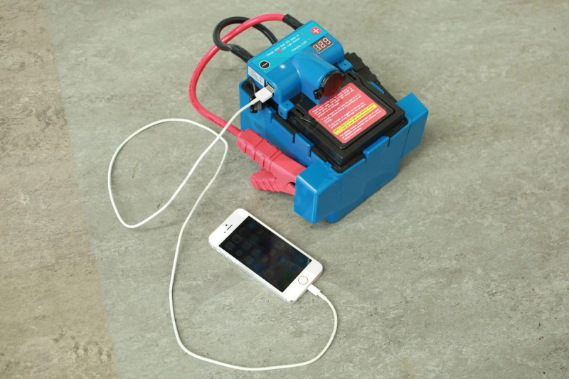 Akkumulátor bikázó-indító (starter) 12 V  -1200A -14Ah -Laser Tools