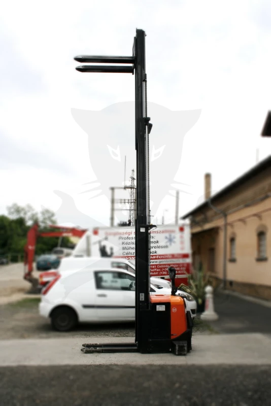 Targonca 11. gyalog kiséretű 2009-es Toyota BT SPE 160- Emel:5,4 m -Magyarország
