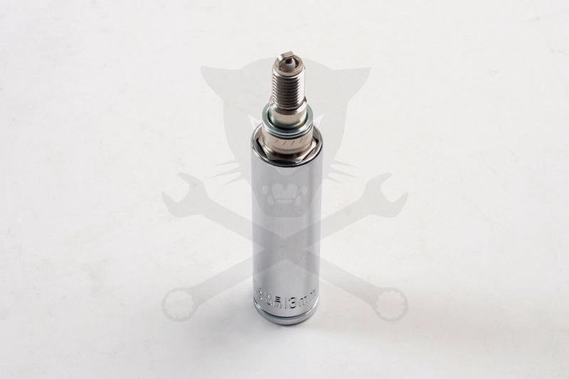 Gyertyakulcs 13 mm gumibetétes 3/8" 6 lapú 62 mm - NGK és Denso - M8
