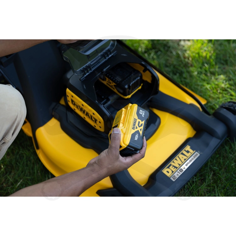 Fűnyíró, akkus 36V=2x18V - 53 cm önjáró  - akku nélkül - DeWalt
