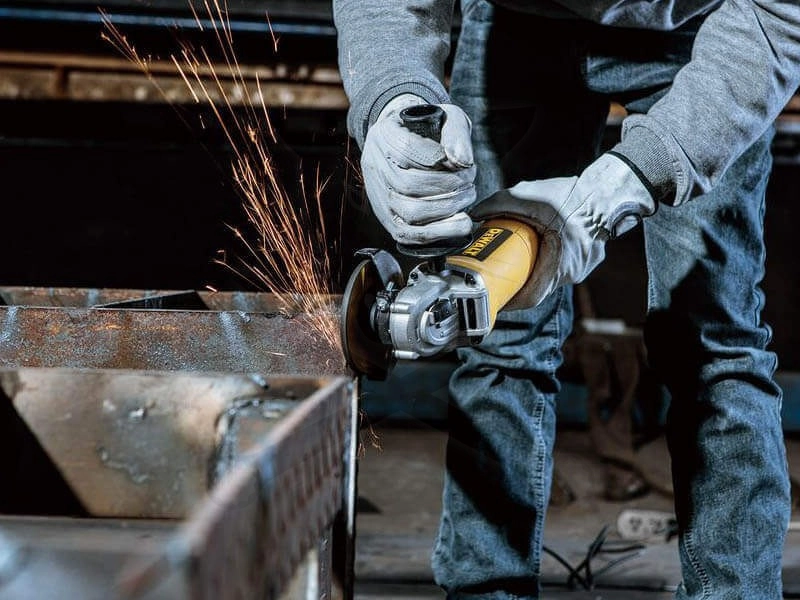 Sarokcsiszoló 125 mm  950W - DeWalt