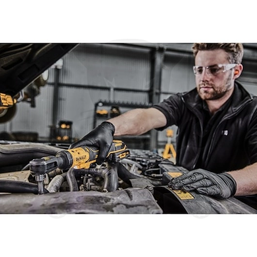 Csavarkulcs racsnis 18V  95 Nm 3/8" akkus - akku nékül - DeWalt