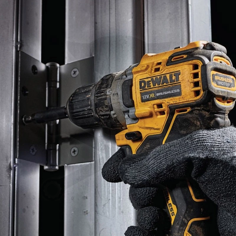Fúró-csavarozó, akkus 12V 2x2.0Ah Li-Ion 57,5 Nm DeWalt