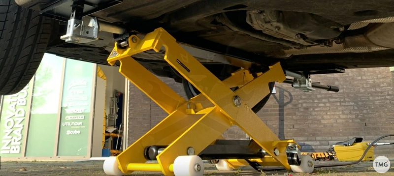 Emelő gépkocsi mobil emelő 2,5 tonnás  - Winntec RAZZO-1
