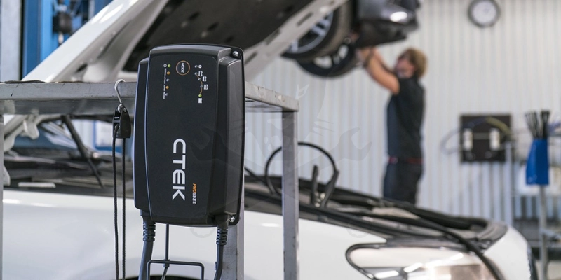 Akkumulátor töltő 12V - 25A CTEK PRO 25S EU