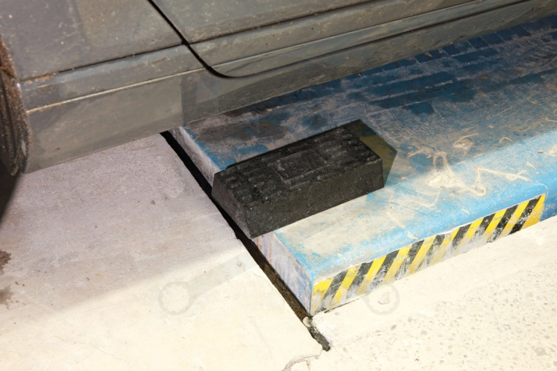 Gumikocka téglatest 200x100 x 25 mm magas - tömör - Laser